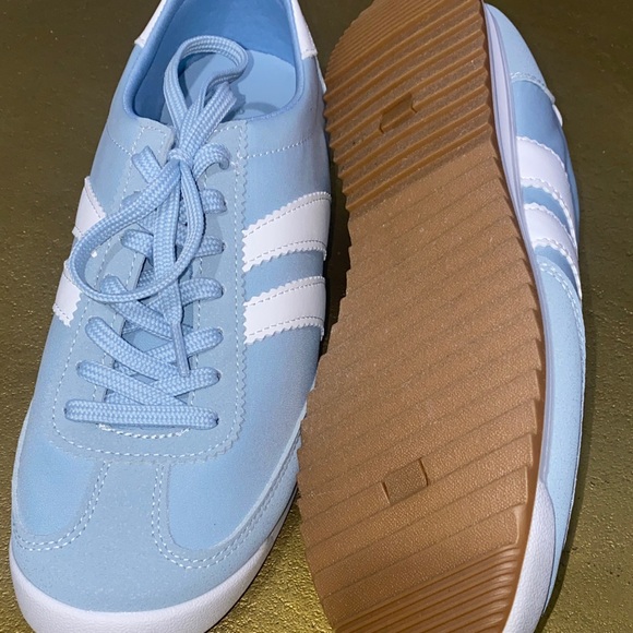 Steve Madden -‎ Madden Girl - Light Blue Sneakers with White Stripes Size 8 - Picture 4 of 5